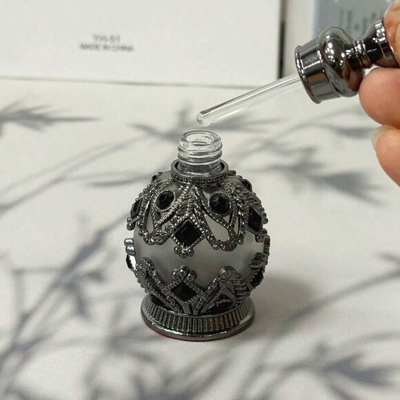 One Reusable 15ml Vintage Diamond-Edged Cone-Shaped Glass Perfume Bottle - Picture 5 of 5